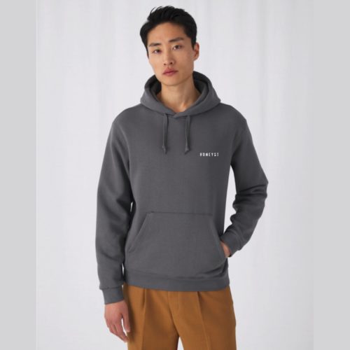 Homme portant un sweat gris mixte
